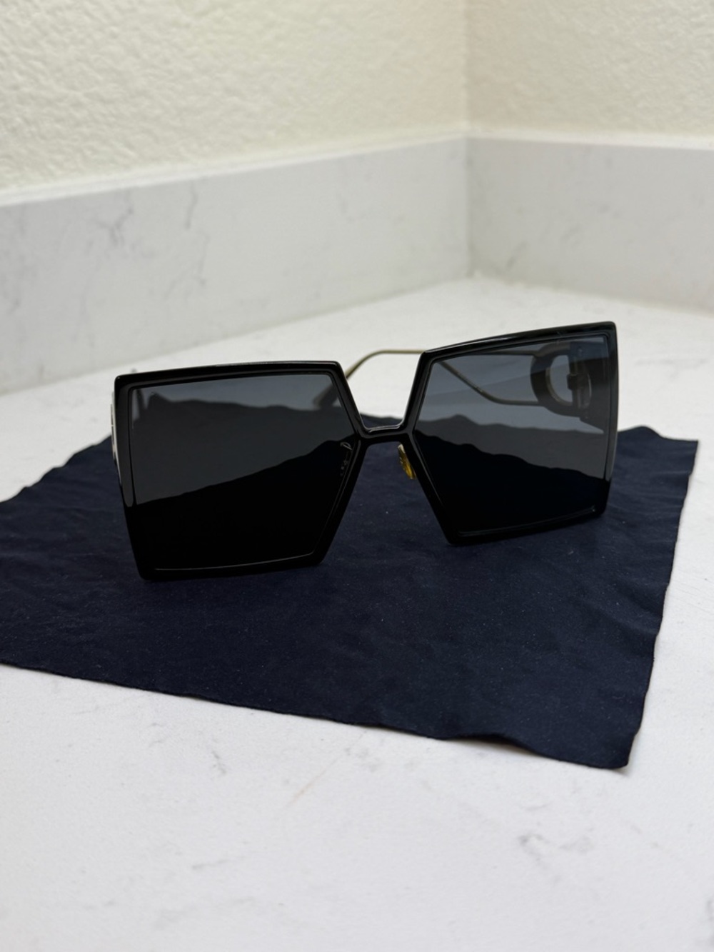 DIOR 30Montaigne SU Black Excellent Condition - Picture 5 of 9